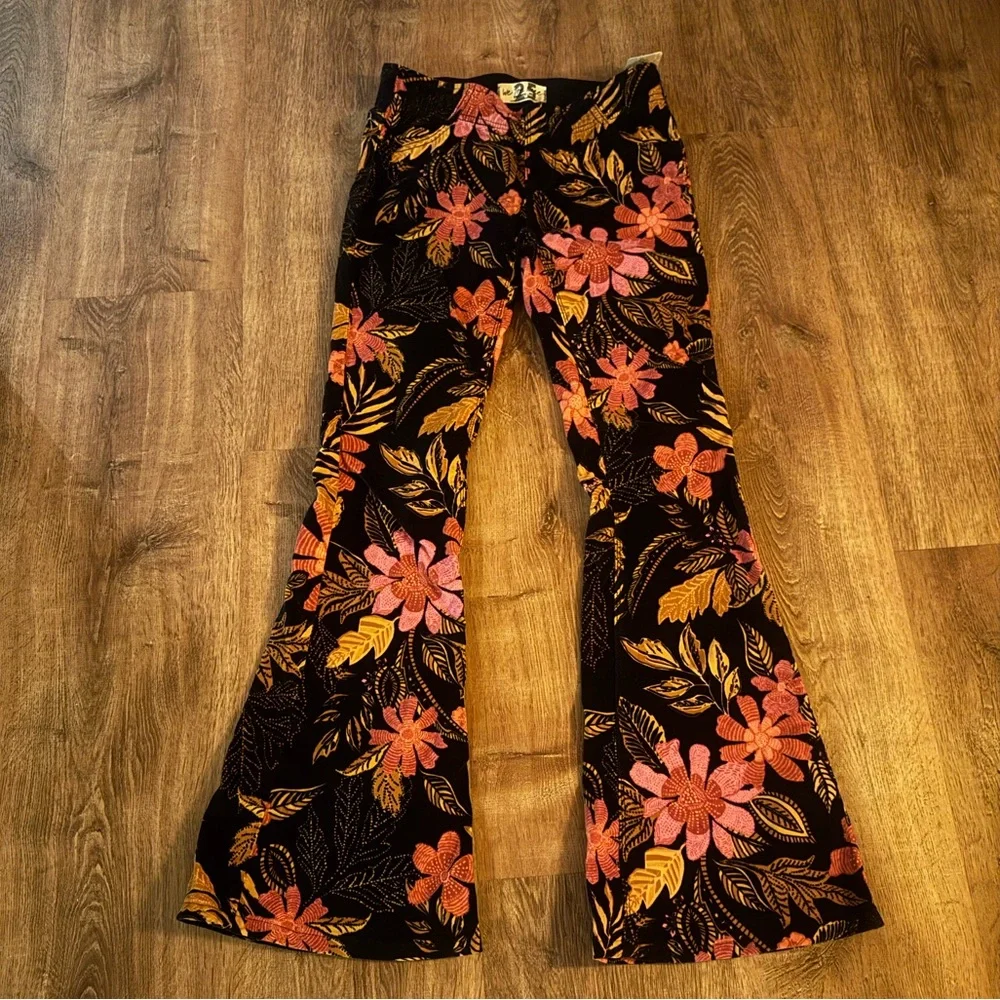 RARE Free People cheerful Velvet Bell-Bottom Women’s stretchy flares 25 BNWT 🌸 - Picture 2 of 14